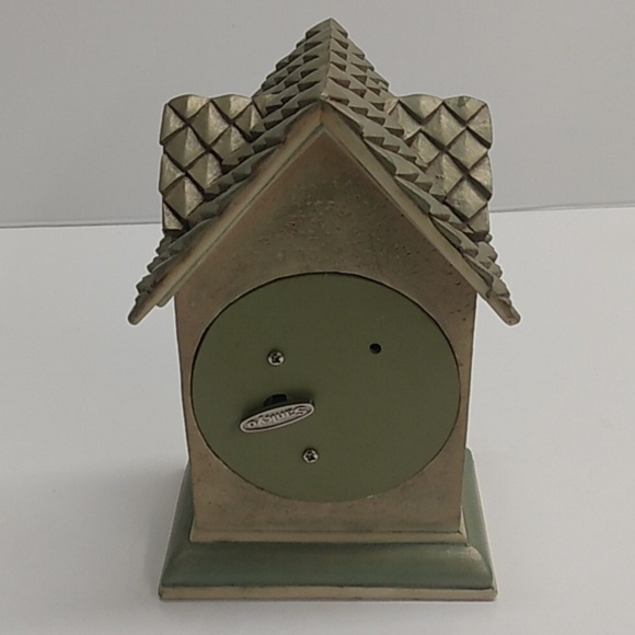 Sankyo clock size 7"t 4 1/2"w 3d light green - Picture 3 of 8